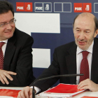 Óscar López y Alfredo Pérez Rubalcaba han diseñado la nueva estructura de poder del PSOE.