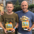 David García Ferreras y Pablo Castro Pinos con el trofeo de campeones del Open Internacional. DL