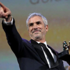 Alfonso Cuarón, con el León de Oro para su película Roma, en Venecia.