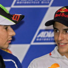 Lorenzo, izquierda, y Márquez se juegan hoy el Mundial.