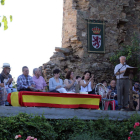 Un momento del acto poético celebrado ayer en el patio de armas del Castillo de los Bazán, en Palacios de la Valduerna.