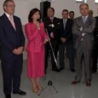 Álvarez Guisasola y Ana Rosa Sopeña, junto a otras autoridades, en el acto de inauguración oficial