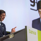 El presidente de la entidad José Ignacio Goirigolzarri interviene durante la junta. MIGUEL ÁNGEL POLO