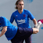 Leo Messi y Antoine Griezmann durante el entrenamiento. A. GARCÍA