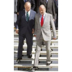 Rodrigo Rato, junto al rey, en La Moncloa.