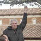 Agustín Suárez, ayer, en el momento del encendido de las luces