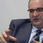 Antón Losada analizará las amenazas contra los servicios públicos esta tarde en León.