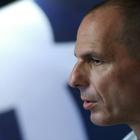 Yanis Varoufakis, exministro de Finanzas de Grecia, comparece ante los medios.F