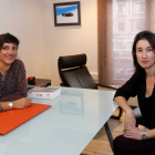 Celia Rodríguez Herreras, trabajadora social, y Silvia Muñoz Manceñido, psicóloga de Muro, emprendedoras de la salud.