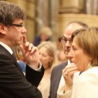El 'president' Carles Puigdemont junto a la presidenta del Parlament, Carme Forcadell.