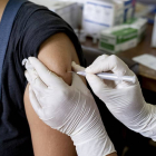Países como Indonesia siguen sin completar las campañas de vacunación. MADE NAGI