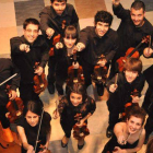 Los integrantes de la Camerata Clásica de Ponferrada, en una toma superior.