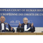 El subsecretario del Tribunal Europeo de Derechos Humanos, Michael O’Boyle, y el presidente, Dean Spillmann, en el momento de hacer pública la sentencia.