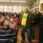Los mineros, desesperados, intervinieron durante la reunión en Bembibre del delegado con los alcaldes del Bierzo.