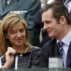 Urdangarin y la infanta Cristina, durante un partido de tenis en Barcelona, en el 2007.