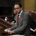 El portavoz del PSOE, Pedro Calvo Hernando, durante su intervención en la segunda jornada del debate de investidura.