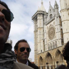 Los hermanos Óscar, Manolo y Raúl Quijano posaron para DIARIO DE LEÓN junto a la Catedral de León y por las calles del casco antiguo.