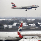 Un avión de British Airways en el aeropuerto de Heathrow en diciembre.
