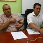 Giménez, antes de su dimisión como edil, en una rueda de prensa conjunta con el alcalde.