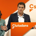 Los dirigentes de Ciudadanos Albert Rivera e Inés Arrimadas este viernes en rueda de prensa en Barcelona.