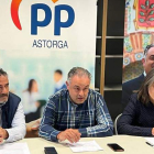 Fernando Barriales, José Luis Nieto y Graciela Espiñeira ayer, durante la rueda de prensa en Astorga. DL