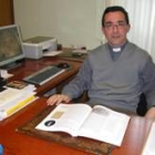 Francisco Javier Gay posa en su despacho, en el rectorado del seminario de Astorga