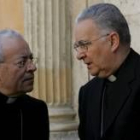 Manuel Monteiro de Castro y Julián López durante la clausura de las Jornadas de la Teológica