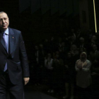 El presidente turco, Recep Tayyip Erdogan saluda a sus seguidores durante un evento en Ankara el 8 de mayo del 2018.