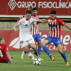 Señé, uno de los fijos para Rubén de la Barrera, durante el partido que enfrentó a la Cultural y al Sporting de Gijón en el Reino. MARCIANO