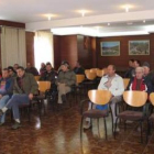 Reunión de los miembros de la asociación de vecinos de la reserva regional de caza de Riaño
