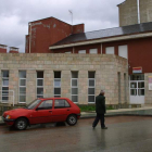 Exterior del centro de salud de Villafranca del Bierzo, base de la una zona de salud básica. L. DE LA MATA