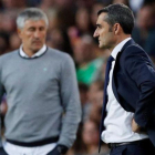 Ernesto Valverde y Quique Setién, durante el partido del domingo en el Camp Nou.