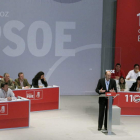 Rubalcaba, durante su intervención en la celebración del congreso del PSOE de Badajoz.