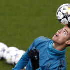 Cristiano Ronaldo tratará de aumentar su leyenda goleadora en la Liga de Campeones. JAVIER LIZÓN