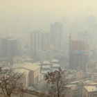 Vista de Teherán cubierta por la capa de polución.