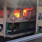 La expareja de la mujer fallecida en la explosión de Premià intenta escapar del incendio refugiándose en el balcón.