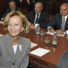 La vicepresidenta Salgado, con el líder de la patronal, Gerar Díaz Ferrán, en la reunión de ayer.