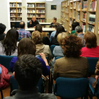 El escritor Melchor Riol, en la biblioteca de La Robla. PLANILLO