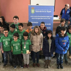 Los jugadores galardonados del Ayuntamiento de Valverde de la Virgen posan con sus medallas.