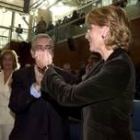 Esperanza Aguirre recibe el aplauso de los diputados del PP nada más ser investida presidenta