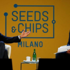 Obama, con el chef Sam Kass, este martes en Milán.