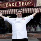 Buddy Valastro, ante la pastelería familiar, Carlos City Hall Bake Shop, en Hoboken (New Jersey, EEUU).