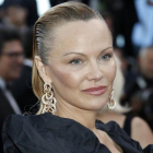 La actriz canadiense Pamela Anderson en la alfombra roja del festival de Cannes 2017.
