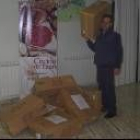 Un empleado de una empresa de mensajería recogió ayer los 120 kilos de Cecina de León para Irak