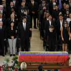 Momento del funeral de Estado por Chávez en el que se ve al príncipe Felipe a la izquierda.