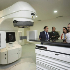Antonio María Sáez, en el transcurso de la visita que giró al Hospital de Burgos.