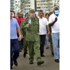 Fidel Castro encabeza la manifestación en contra de EE.UU.