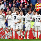 Los jugadores del Madrid celebran el tercer gol el Atlético en el Metropolitano.