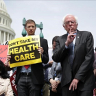 El excandfidato demócrata Bernie Sanders, en una protesta en defensa del Obamacare.