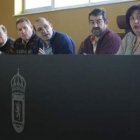 El alcalde (segundo por la derecha), junto al secretario y el equipo de gobierno en un pleno.